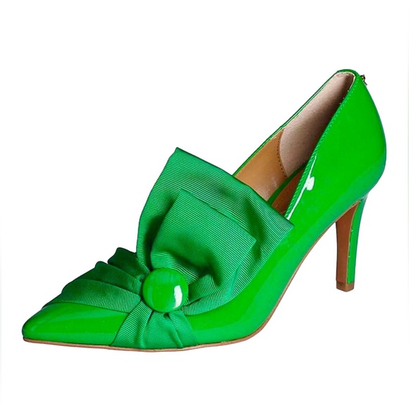 J Renee Grosgrain Ornament Bow Pump - Picture 8 of 13